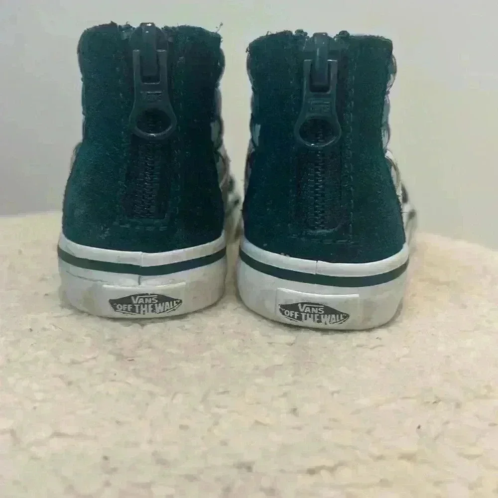 Vans off the wall toddler high tops size 5. In great condition!